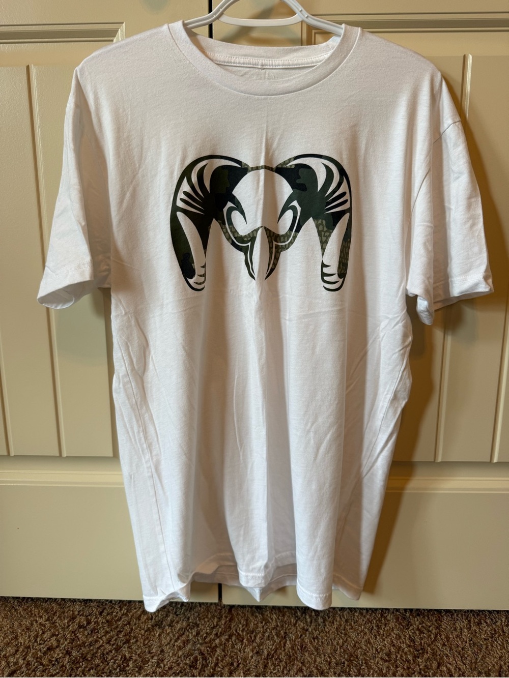 KUIU White Short-Sleeve Tee with Black & Olive Graphic